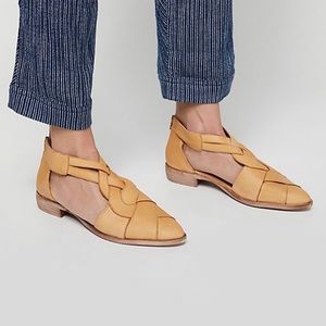 Wanderlust Braided T-Strap Flat
FREE PEOPLE